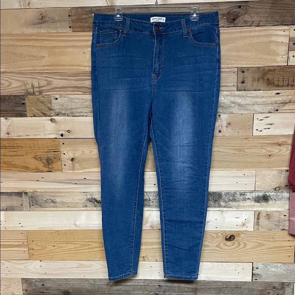 Hammer Jeans Los Angeles size 15 Medium Wash Straight Legged Stretchy Soft Jeans